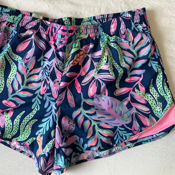 Lilly Pulitzer Luxletic Short - Picture 1 of 9